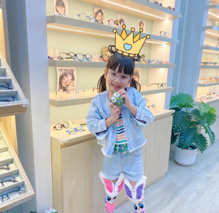 น้องลันดา กับแว่นตาใหม่